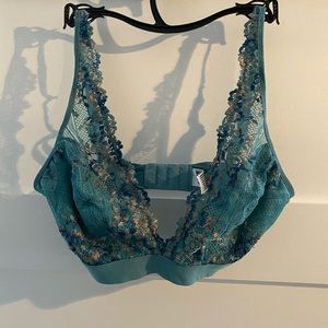 Wacoal Embrace Lace Bralette NWOT